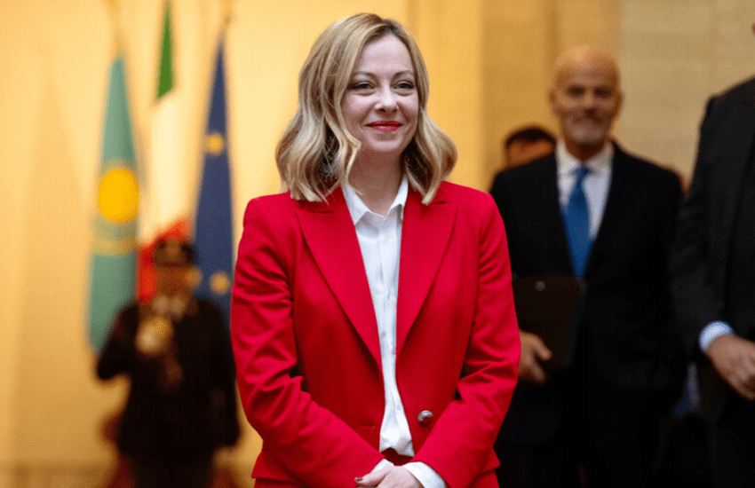 Meloni: “L’Italia partecipa alla missione navale nel Mar Rosso per difendere”