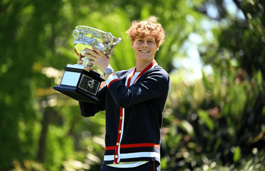 Sinner: “Il mio modello è Federer. L’importante è affrontare tutto col sorriso” (VIDEO)