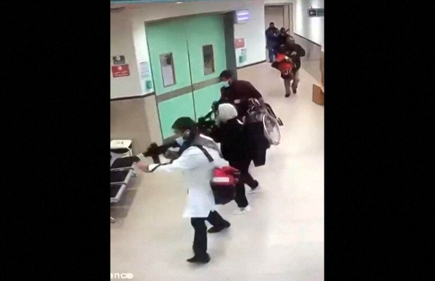 Cisgiordania, blitz israeliano in ospedale: si travestono da medici e donne per uccidere tre terroristi (VIDEO)