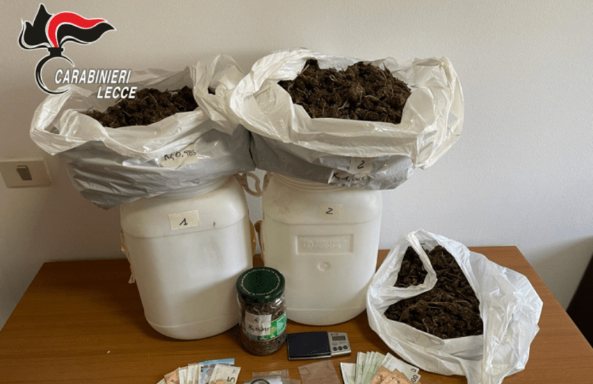 Spaccio nel Salento. Due chili di marijuana e duemila euro in contanti in casa di un operaio, arrestato 40enne
