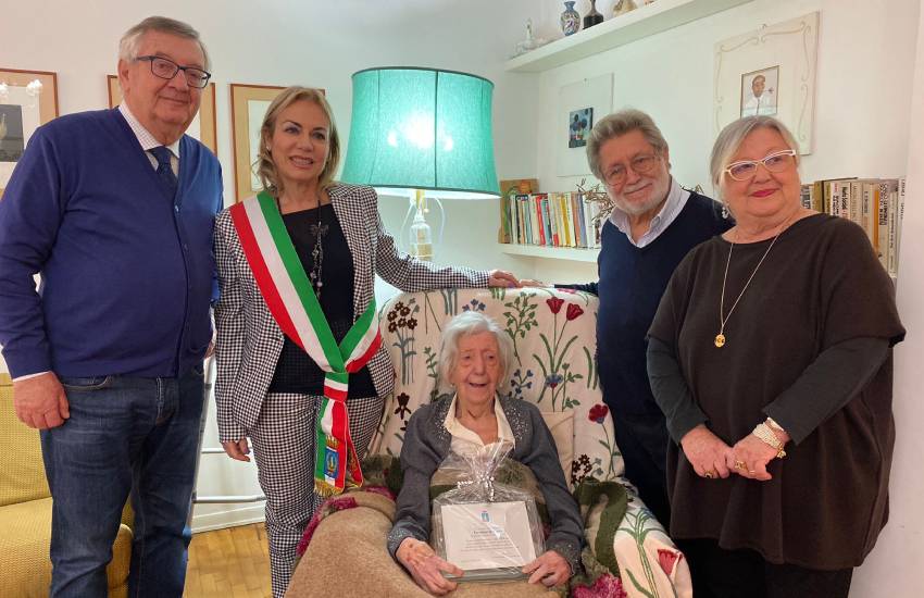 Festa a Latina per i 100 anni della professoressa Enzamaria Gatto