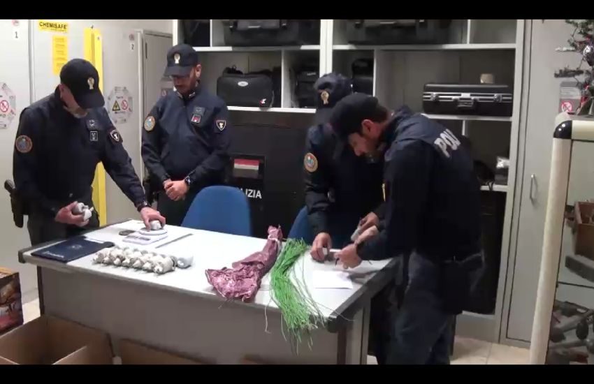 Via della Concordia, scoperta fabbrica clandestina di fuochi: enorme la quantità di esplosivo ritrovata. Arrestato 35enne – VIDEO