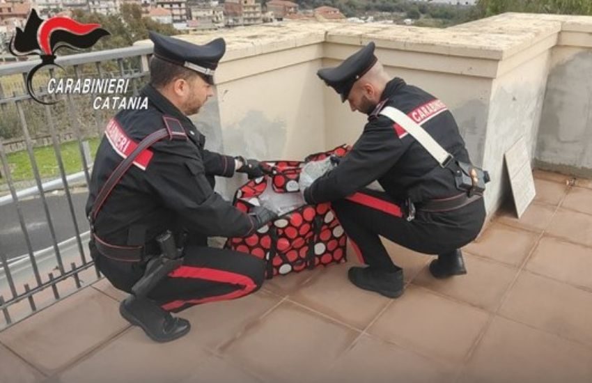 Librino, 6 kili di marijuana in balcone: arrestato 28enne