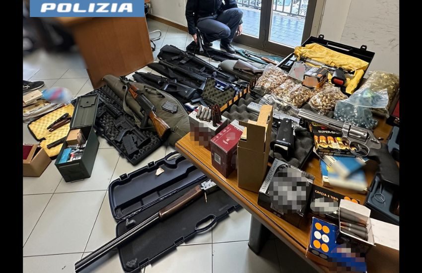 Catania, nasconde un arsenale all’interno di un caveau nella mansarda, denunciato 57enne