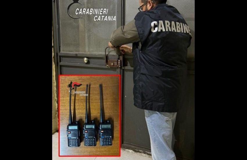 Librino, l’ingresso di un condominio trasformato in piazza di spaccio: arrestato un giovane pusher e due vedette