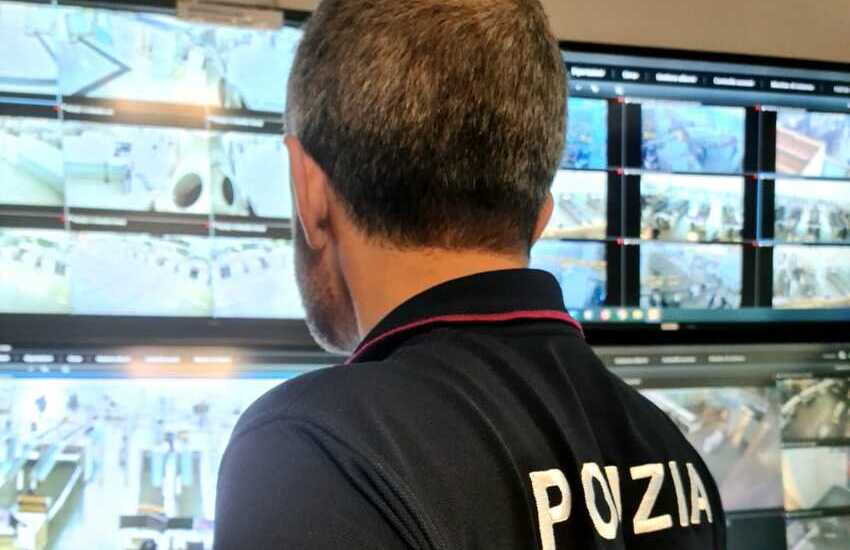 Aeroporto di Catania: ruba portafogli, lo svuota e poi lo consegna. Denunciata 43enne