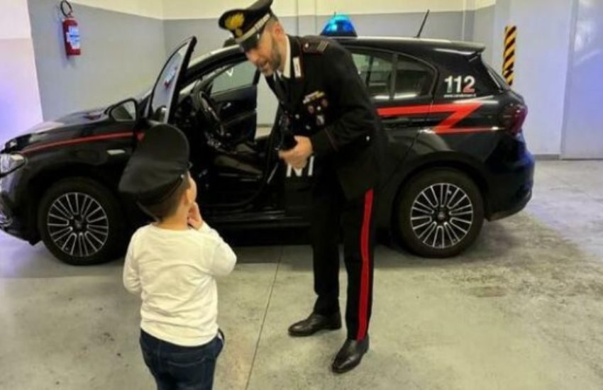“Da grande voglio fare il carabiniere”, a 5 anni chiede di passare un compleanno in caserma