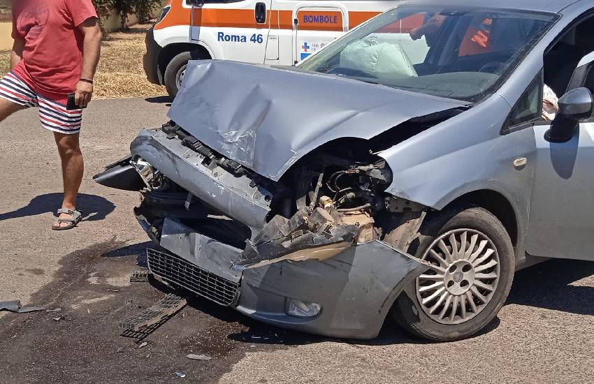 Scontro frontale lungo via delle Acque Alte: tre feriti