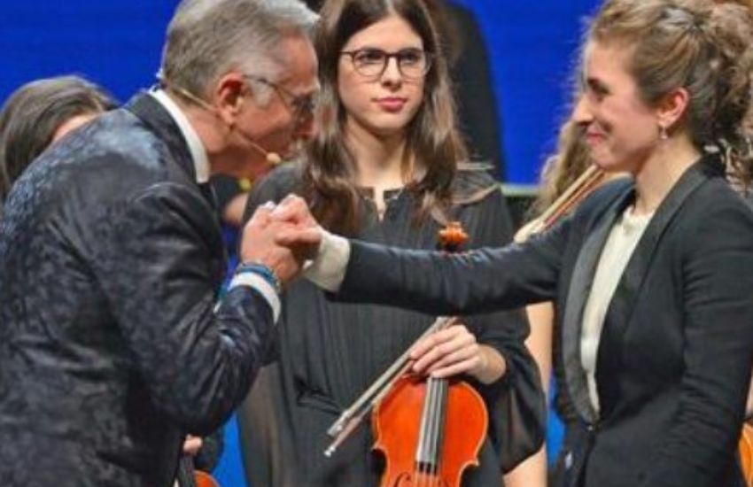 La direttrice d’orchestra Francesca Perrotta contro Paolo Bonolis: “Battute denigranti, che tristezza”