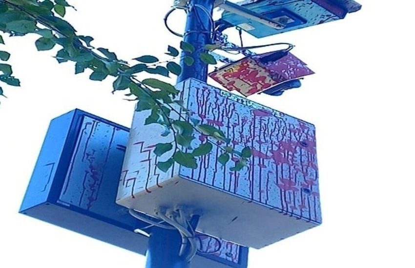 Telecamere delle Ztl accecate con la vernice rossa, episodi a Roma e Parma