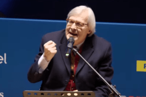 Vittorio Sgarbi assolto dalla Corte dei Conti: nessun risarcimento per le conferenze durante l’incarico di governo
