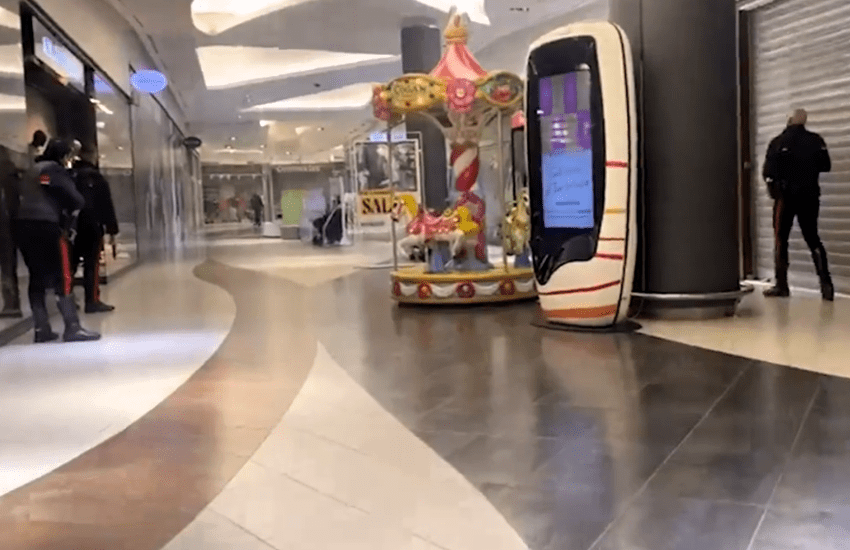 Rapina con kalashnikov: panico nel centro commerciale (VIDEO)