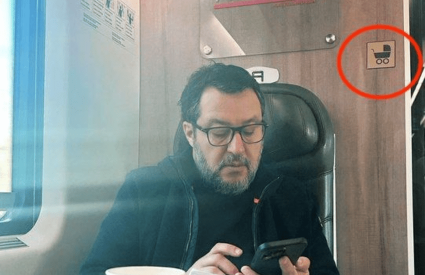 Salvini, la foto virale sul Frecciarossa: “E’ incinto?”