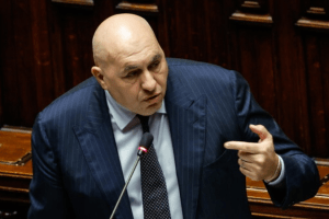 Iran, Crosetto al Senato: “Nessun Paese Ue era stato informato. A Dubai per mia scelta”