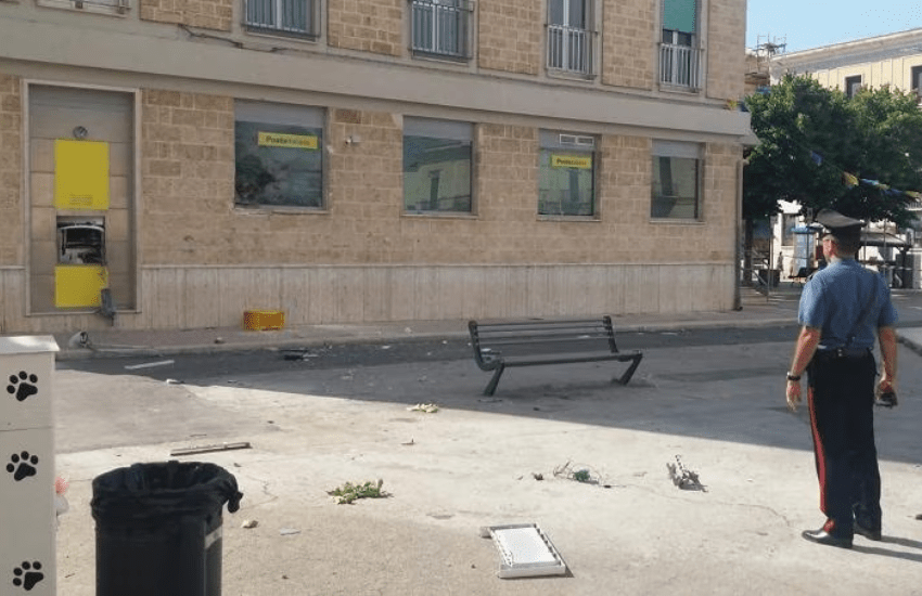Foggia, troppi furti ai bancomat: Poste Italiane decide di spegnerli in quella zona durante la notte
