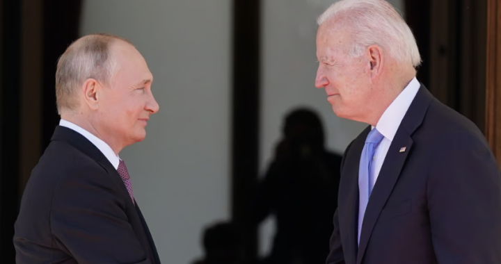 Biden insulta Putin: “E’ un pazzo figlio di pu*****” (VIDEO)
