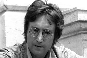 All’asta in Inghilterra un proiettile della pistola che uccise John Lennon