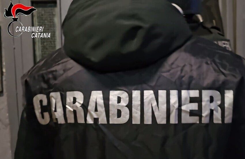 Catania, consegna droga a domicilio: 21enne fermato e arrestato