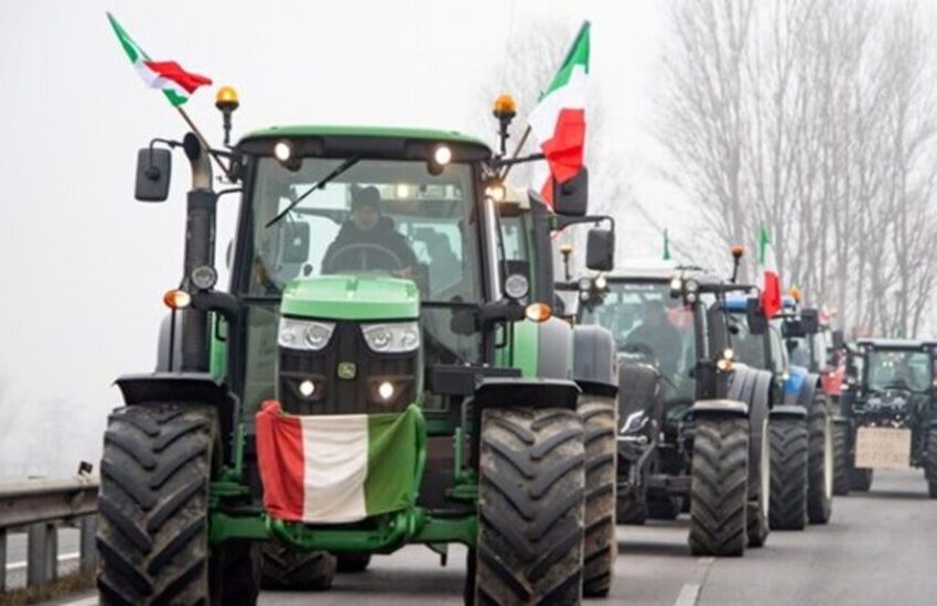 Marsala, proteste trattori, sfilano in oltre 150