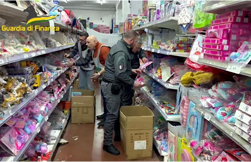 Catania, maxi sequestro di 400mila giocattoli non sicuri e contraffatti