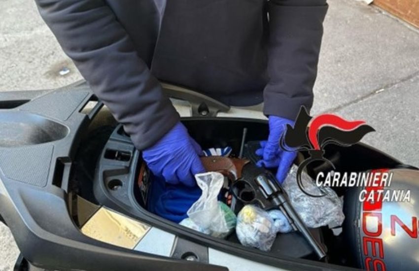 Via Capo Passero, arrestato dai Carabinieri un pusher di cocaina armato