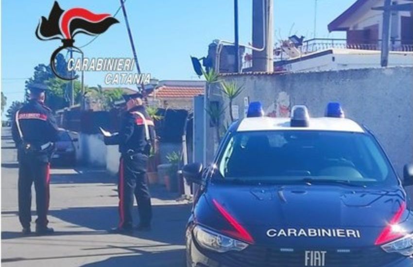 Catania, rubano da un’abitazione elettrodomestici e formaggi, arrestati in due
