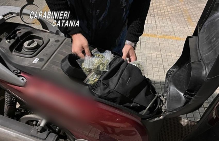 Catania, evade dai domiciliari per spacciare, 26enne arrestato