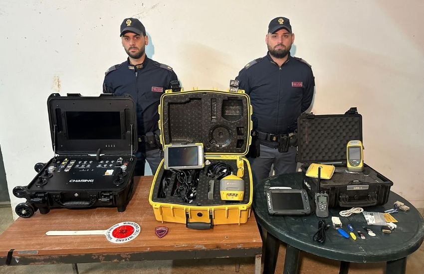 Palermo, ritrovata e restituita rara e costosa attrezzatura per ricerca scientifica, due denunce