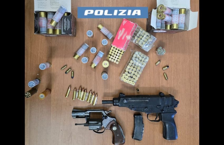 San Cristoforo, deteneva illegalmente armi da guerra, arrestato 40enne