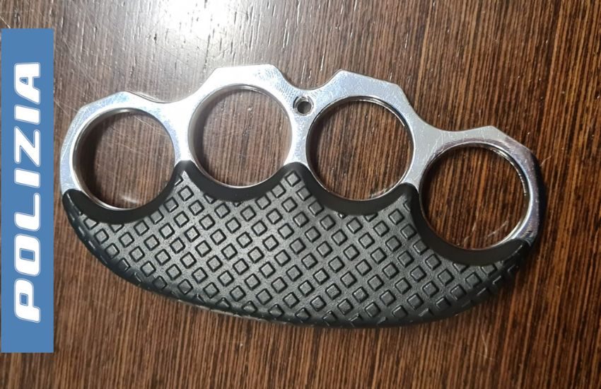 Catania, denunciato l’ennesimo passeggero in partenza con un tirapugni