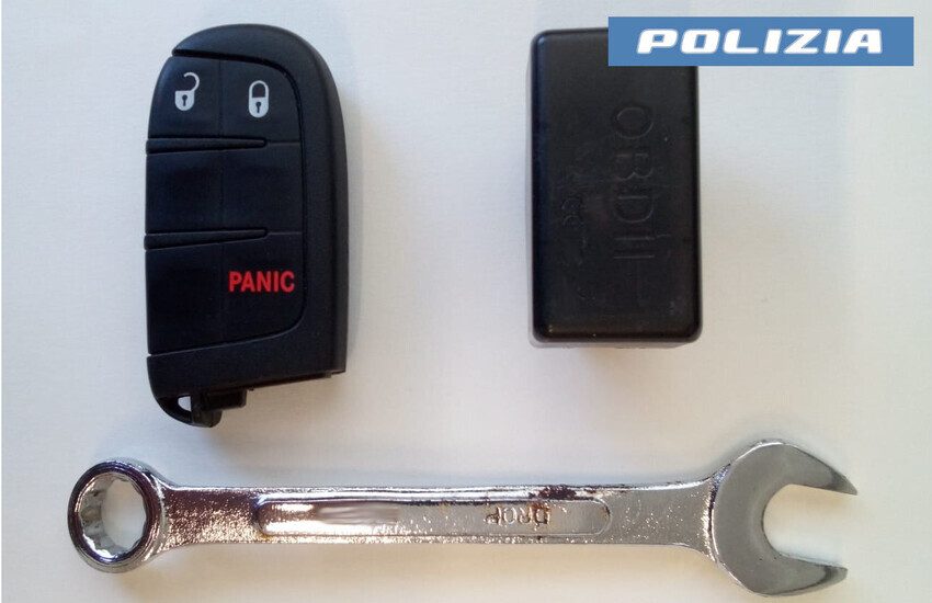 Via Passo Gravina, rubano auto e fuggono a velocità folle: 30enne e 24enne arrestati dopo un pauroso inseguimento