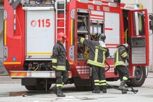 Vasto incendio nelle campagne di Nerola: evacuate alcune abitazioni, vigili del fuoco impegnati da oltre 15 ore
