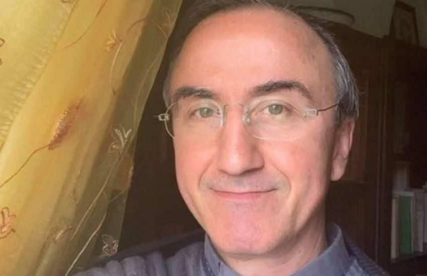 Avellino, il prete lascia l’abito e si sposa: “Amo una donna”. Lei lascia il marito