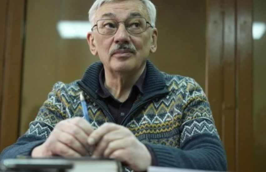 Putin senza freni, mandato in galera anche il premio Nobel russo per la pace Oleg Orlov