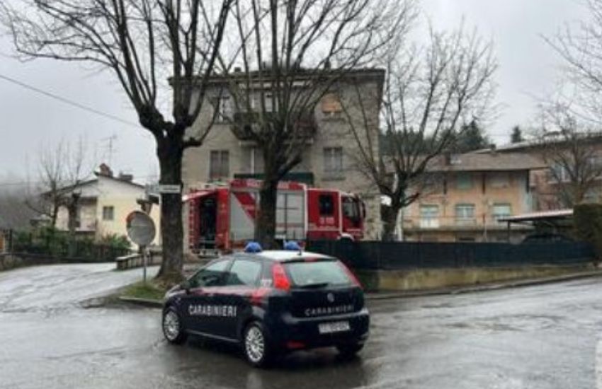 Pomeriggio di terrore in Italia. A Napoli uomo spara dal balcone di casa, a Modena un ex carabiniere ha la moglie in ostaggio