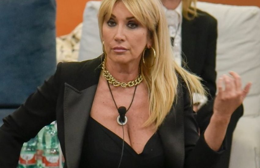 GF, la rivelazione di Simona Tagli: “Mi sono innamorata di una donna… è nella casa”