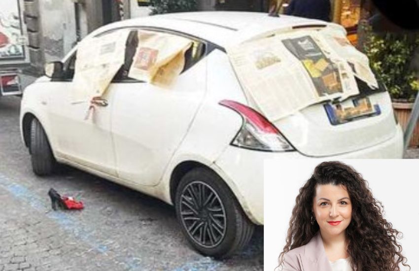 Attacco sessista alla sindaca: mutandine rosse, tacchi a spillo e giornali sui finestrini dell’auto