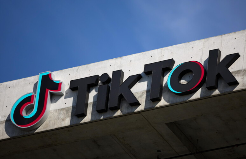 TikTok, è guerra aperta: maxi sanzione dell’Antitrust e gli Usa pronti a bandire l’azienda legata a Pechino (VIDEO)