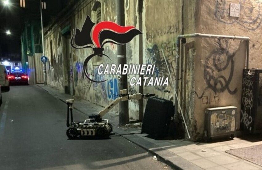 Catania, paura per una valigia davanti alla Facoltà di Scienze Politiche: intervengono gli artificieri