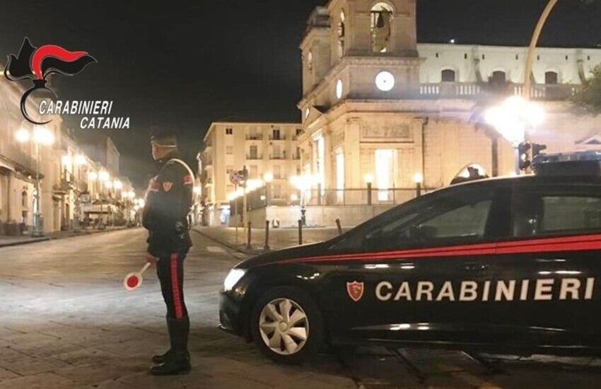 Riposto, rubano in una casa e fuggono all’alt dei carabinieri: inseguiti e arrestati due giovani