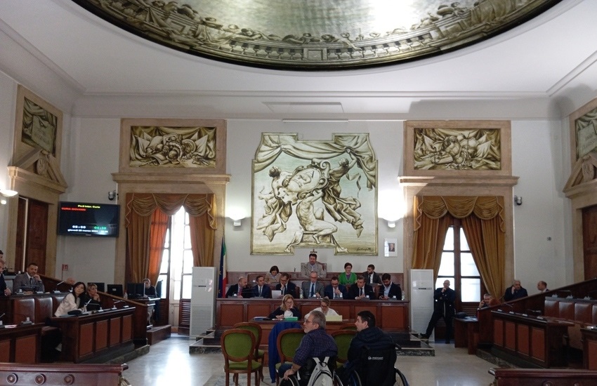 Catania, ‘Question time’: 7 le interrogazioni, dal caos in via Santa Sofia agli sversamenti a Pantano D’Arci