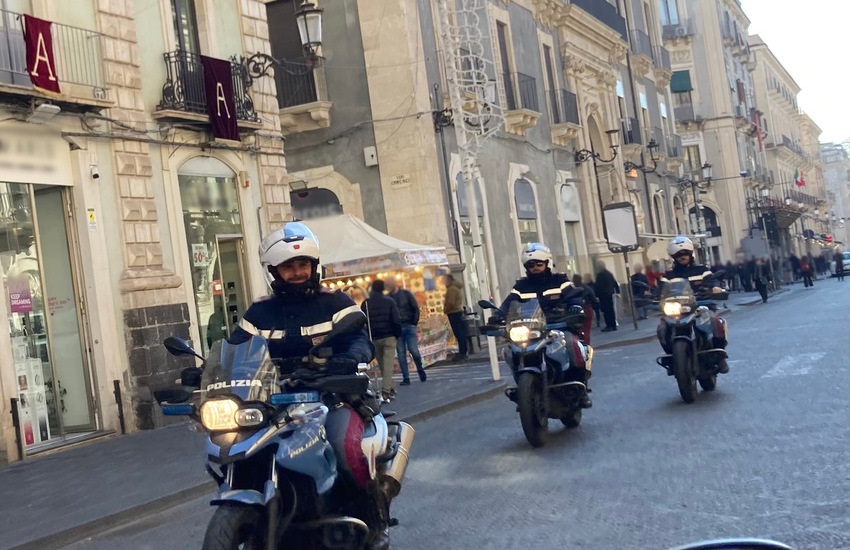 Catania, lotta ai parcheggiatori abusivi: 13 sanzionati nel centro storico