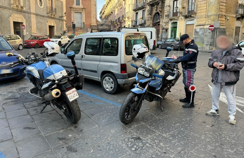 Catania, Piazza Turi Ferro, denunciato parcheggiatore abusivo già colpito da Divieto di accesso al centro urbano