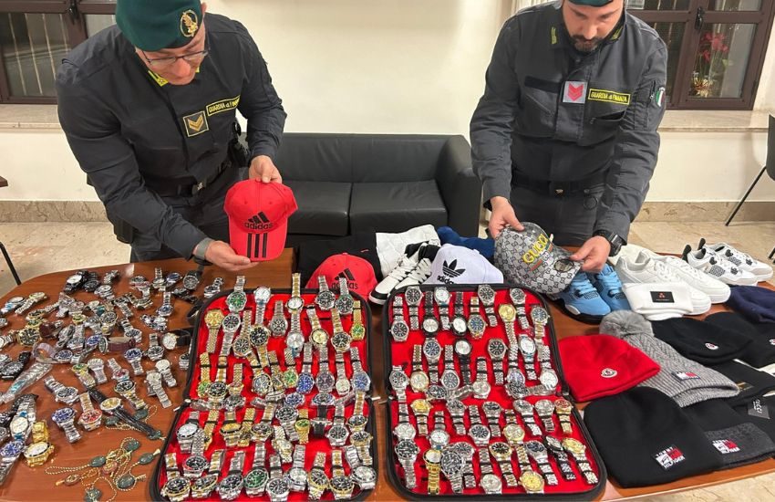 Catania, sequestrati “a Fera o Luni” oltre 1000 articoli contraffatti fra orologi e abbigliamento