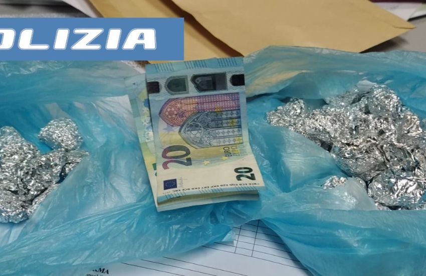 Adrano, arrestato 24enne per spaccio di droga