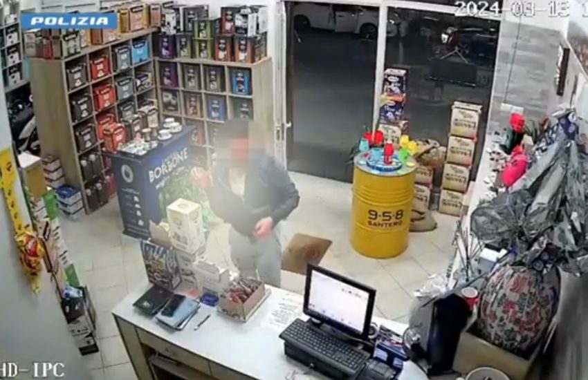 Catania, folle aggressione per strada: accoltellato dal compagno dell’ex moglie – VIDEO