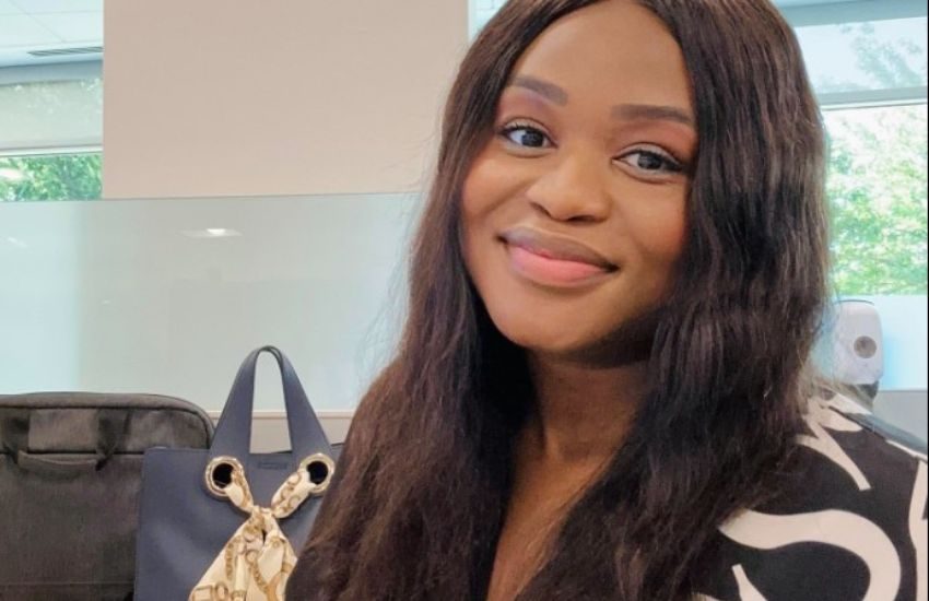 Donna incinta in carcere, rischia fino a 7 anni di prigione per una recensione negativa