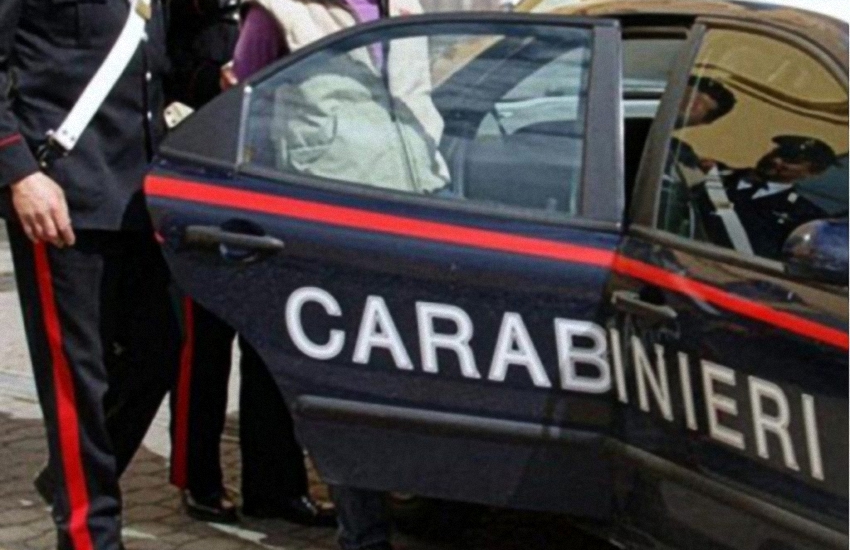 Catania, furto aggravato e indebito utilizzo di carte di credito, arrestati padre e figlio