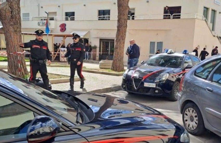 Agguato nel Salento. Colpi di kalashnikov in pieno giorno nel centro del paese, ucciso 32enne