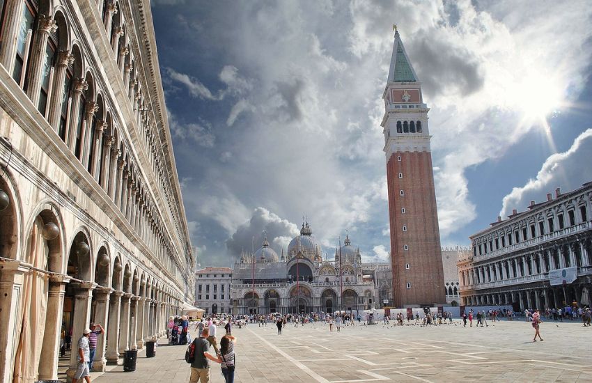 Allarme bomba a Piazza San Marco a Venezia, ritrovati due borsoni sospetti